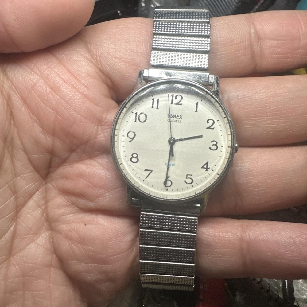 Working Timex Men's Silver Tone Quartz Stretch Band Analog Watch 33mm Fit 7.5